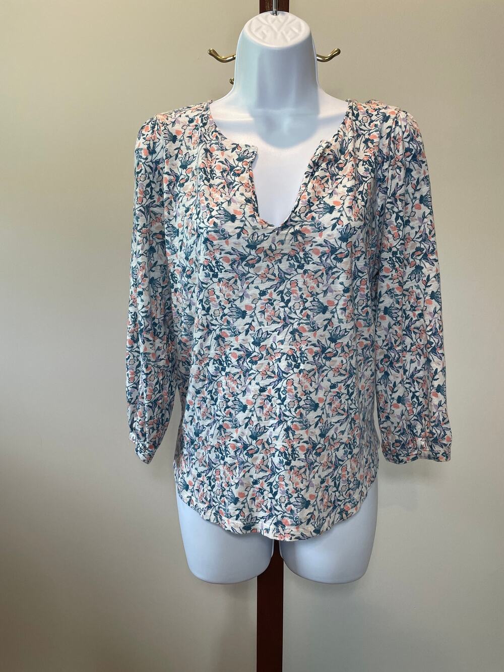 Lucky Brand Floral Long Sleeve Top Size M Lightweight V Neck